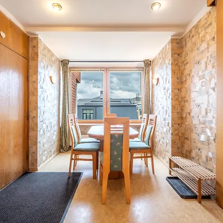 Street, Quite Center, 2br شقة *